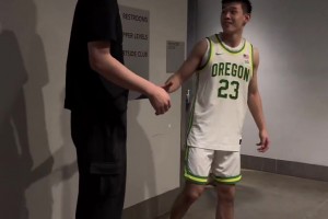 异国他乡见老乡🥹杨瀚森观战林葳&两人赛后合影，是聊约饭吗？